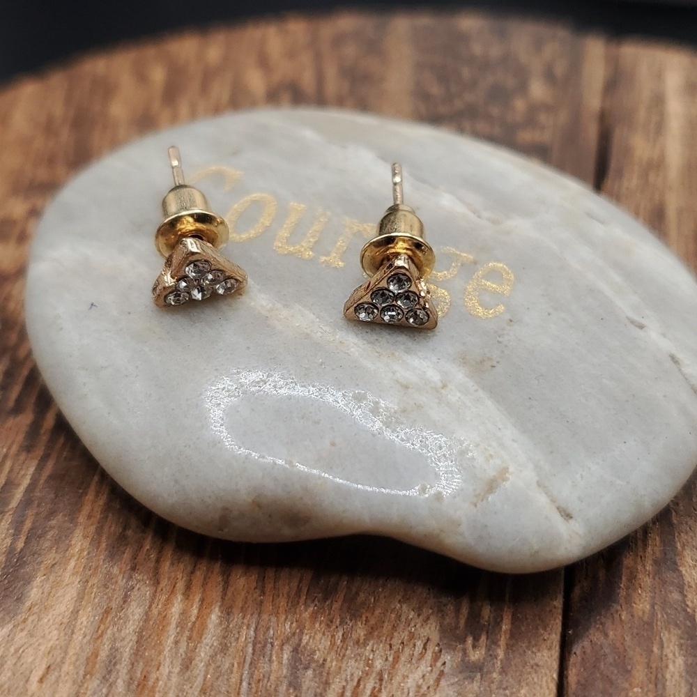 E659 pyramid crystal earrings‎